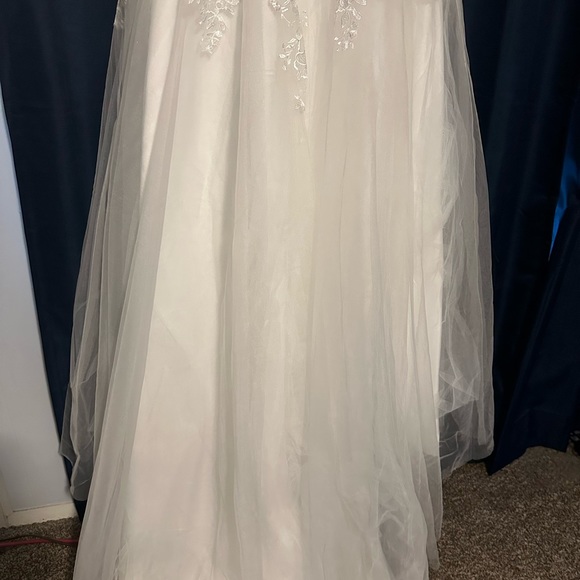 Wedding Dress - Picture 6 of 11